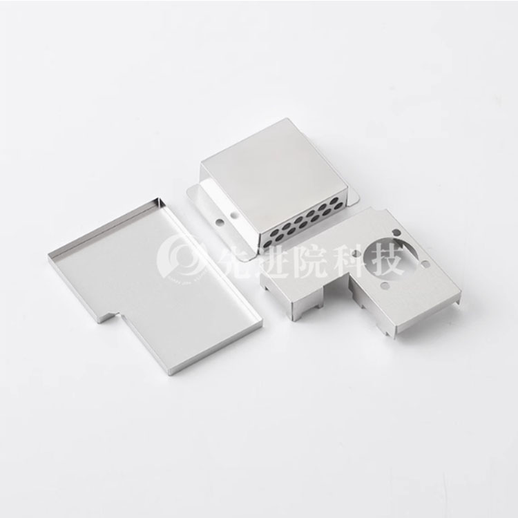 Weak current shielding cover